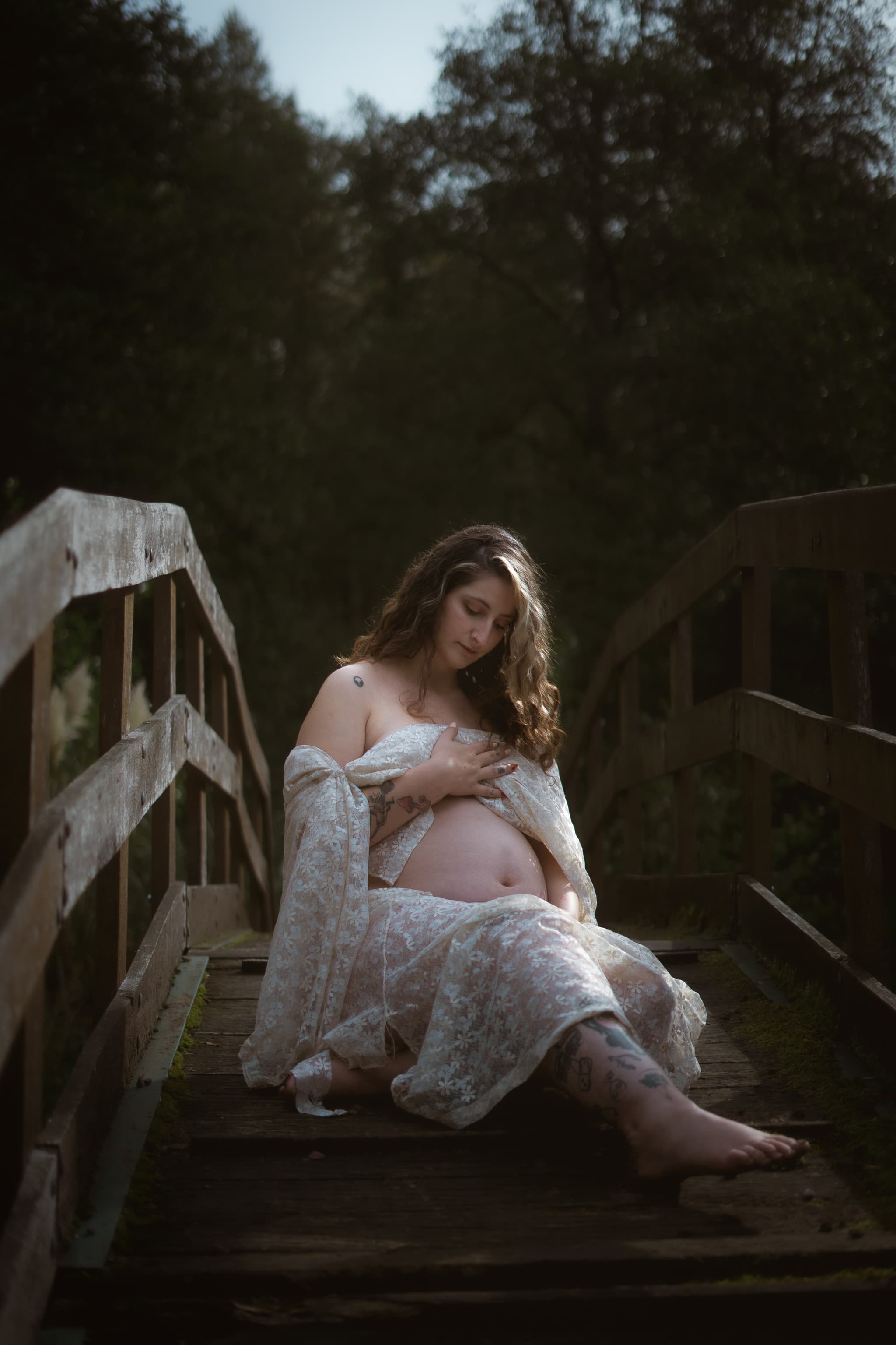 Détail poétique séance photo grossesse