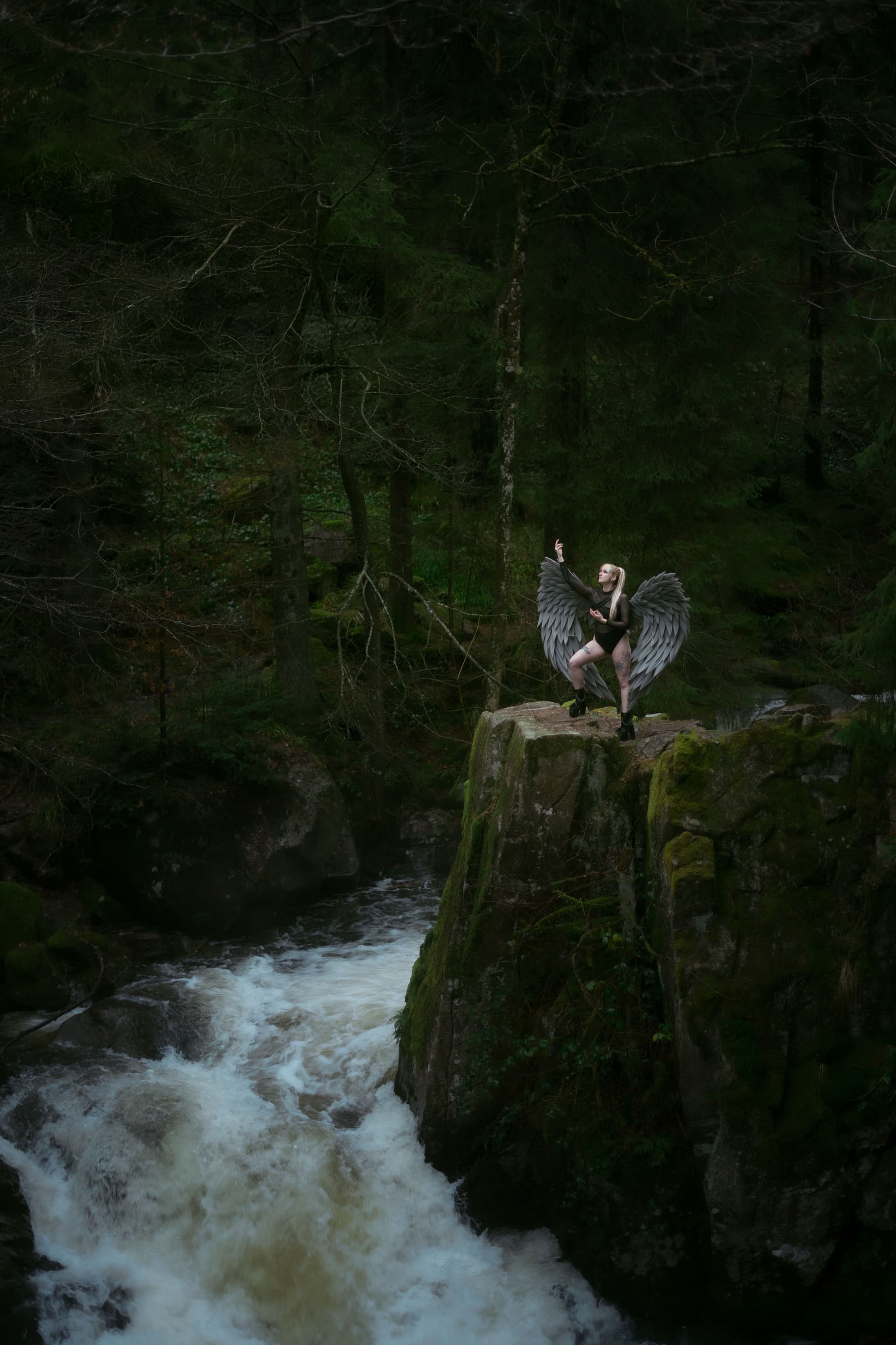 Portrait créatif en forêt